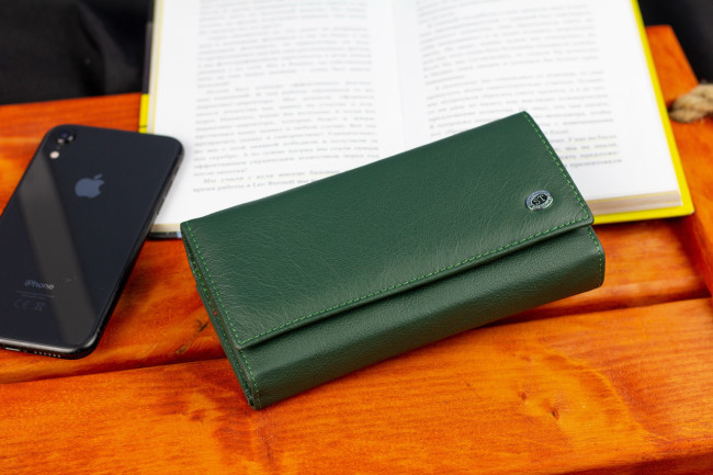 Зелений шкіряний гаманець з великою монетницею і блоком для карт ST Leather ST246