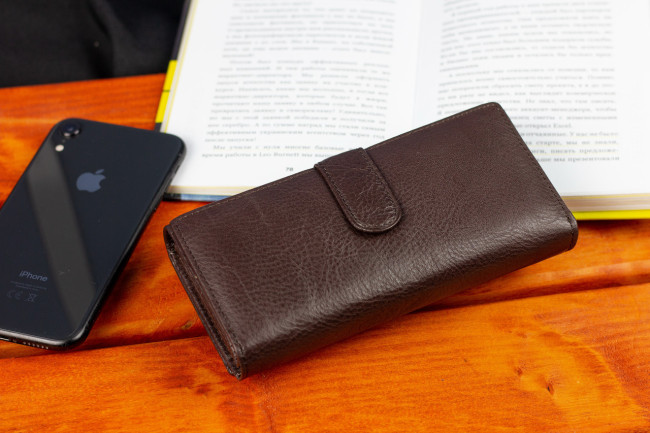 Коричневий шкіряний гаманець з великою монетницею і блоком для карт ST Leather ST246