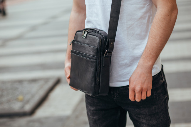 Шкіряна чоловіча чорна сумка Tiding Bag 412572