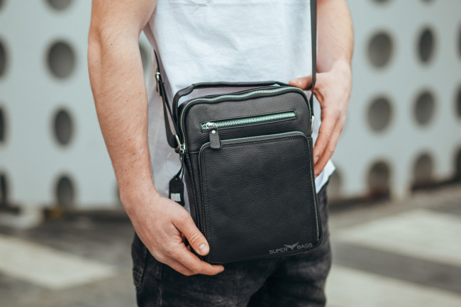 Шкіряна чоловіча чорна сумка Tiding Bag DL9256-4