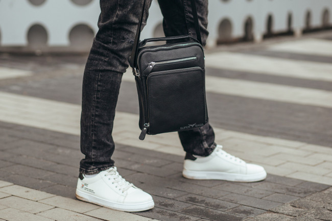 Шкіряна чоловіча чорна сумка Tiding Bag DL9256-4