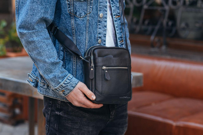 Шкіряна чоловіча чорна сумка через плече Tiding Bag LA3314-1BL
