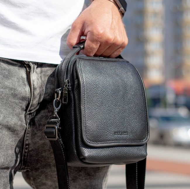 Стильна чоловіча сумка шкіряна в чорному кольорі