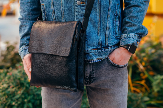 Шкіряна чорна чоловіча сумка-месенджер Tiding Bag 925-3278