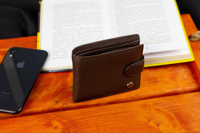 Коричневе чоловіче портмоне з натуральної шкіри з фіксацією ST Leather ST103