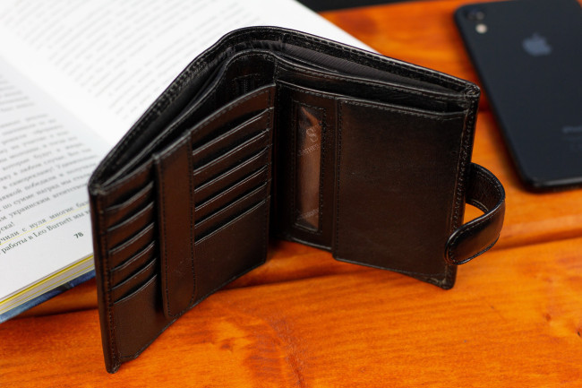 Вертикальне чоловіче портмоне з натуральної шкіри на кнопці ST Leather B142 Чорне