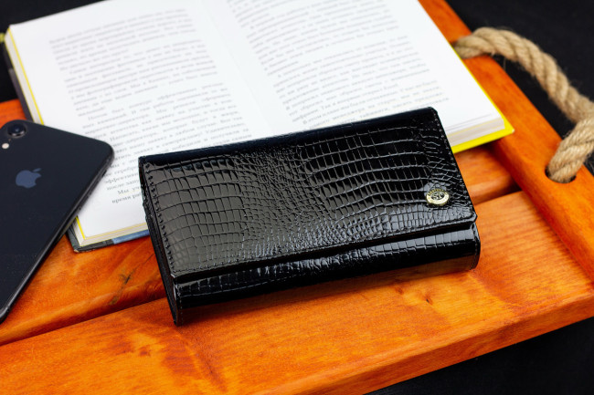 Чорний лаковий гаманець з великою монеткою та блоком для карт ST Leather S9001A