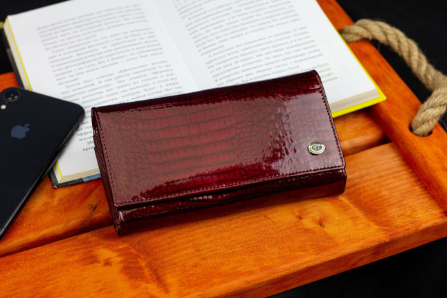 Бордовий лаковий гаманець з великою монетницею і блоком для карт ST Leather S9001A