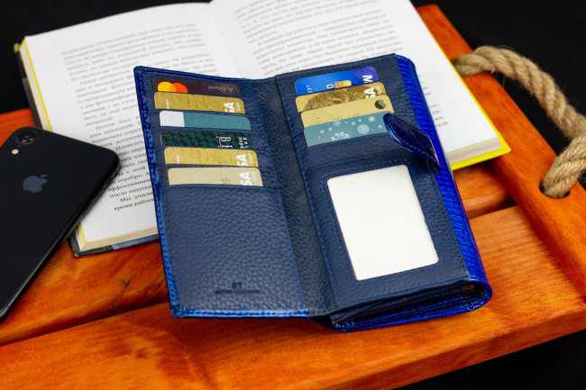 Синій лаковий гаманець з великою монетницею і блоком для карт ST Leather S9001A