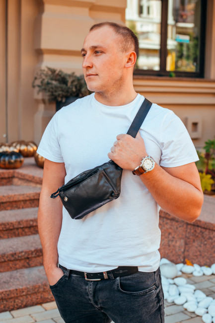 Чоловіча шкіряна бананка на пояс Tiding Bag чорна 18783