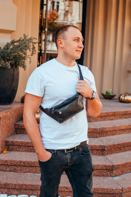 Чоловіча шкіряна бананка на пояс Tiding Bag чорна 18783