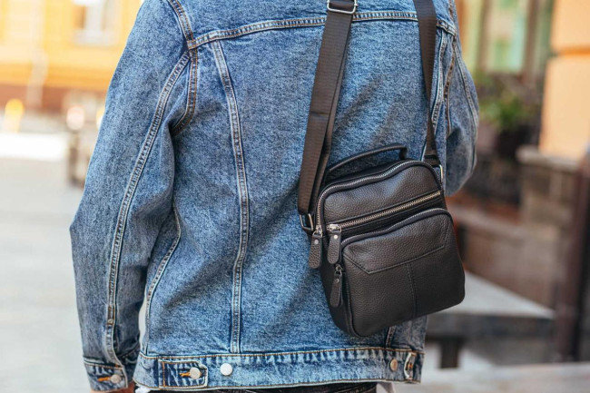 Чоловіча чорна сумка-кросбоді з натуральної шкіри Tiding Bag M2237A