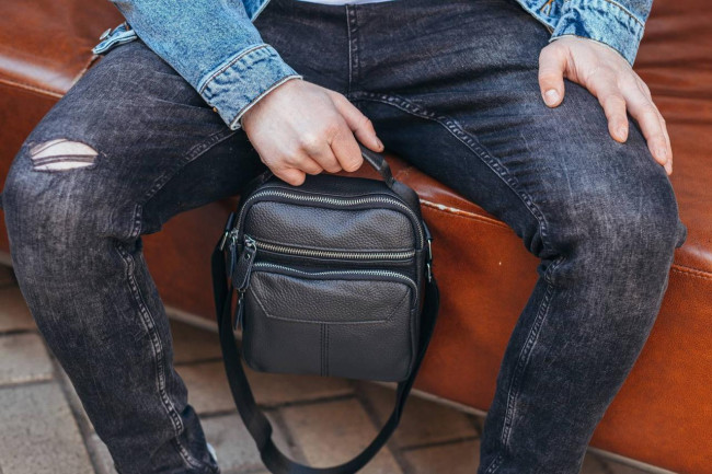 Чоловіча чорна сумка-кросбоді з натуральної шкіри Tiding Bag M2237A