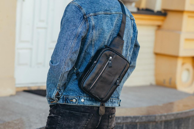 Слінг рюкзак чоловічий  шкіряний у класичному стилі TIDING BAG A25F-5519-1A