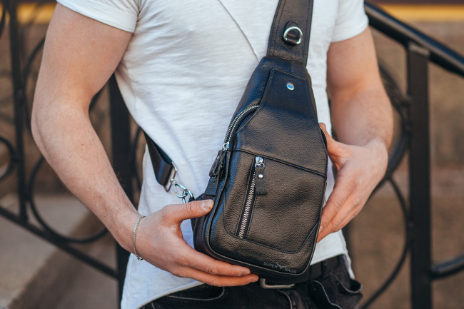 Шкіряний чорний чоловічий слінг рюкзак на одне плече TIDING BAG TF-23087