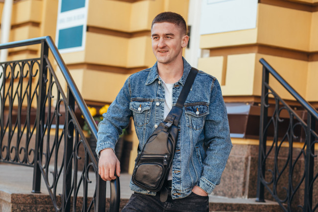 Чорний шкіряний чоловічий слінг на плече TIDING BAG SK-63941