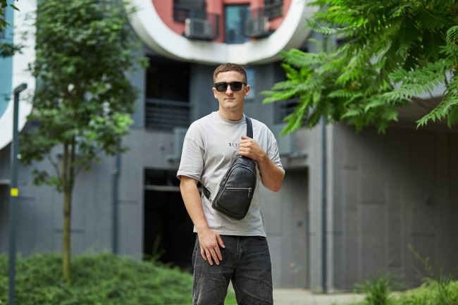 Кожаная нагрудная мужская сумка слинг Tiding Bag Черная 563732-1W