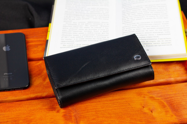 Чорний шкіряний гаманець з великою монетницею і блоком для карт ST Leather ST246