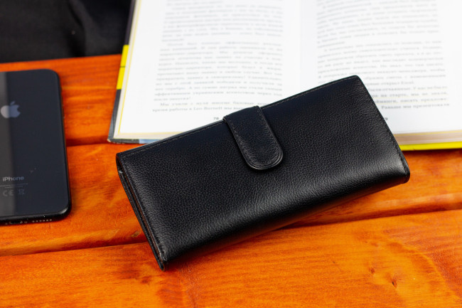 Чорний шкіряний гаманець з великою монетницею і блоком для карт ST Leather ST246